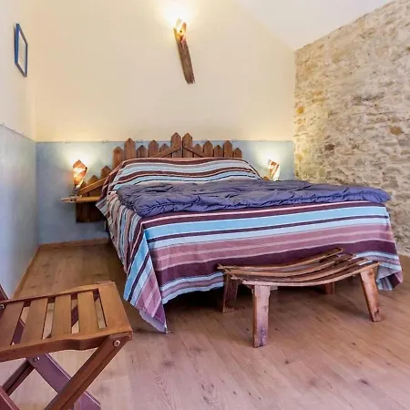 Bed and breakfast Rustique Avec Lit King-size, Cheminée, Petit-déjeuner Et équipements Pour Enfants à - Fr-1-306-1249 Bouvron