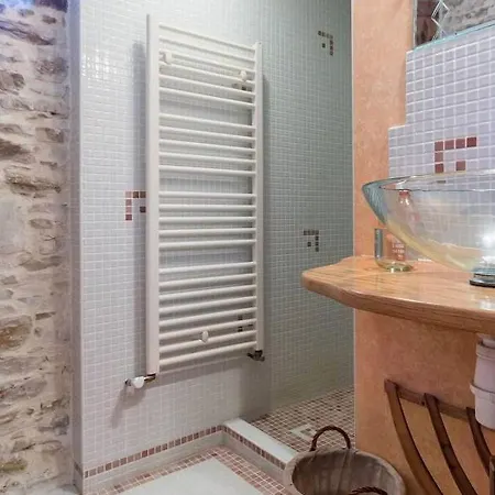 Rustique Avec Lit King-size, Cheminée, Petit-déjeuner Et équipements Pour Enfants à - Fr-1-306-1249